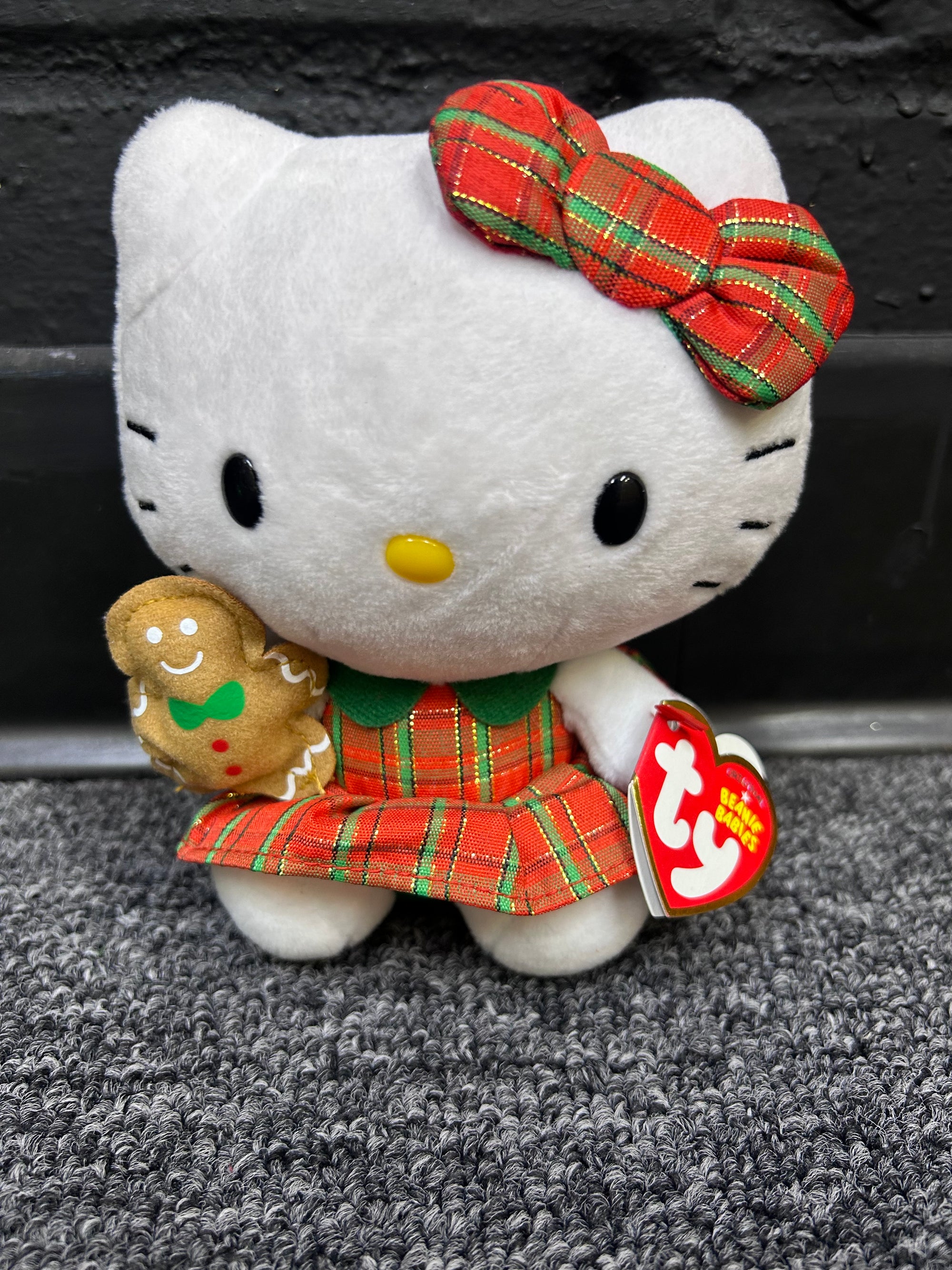 Ty Hello Kitty Holding Gingerbread Man Plush